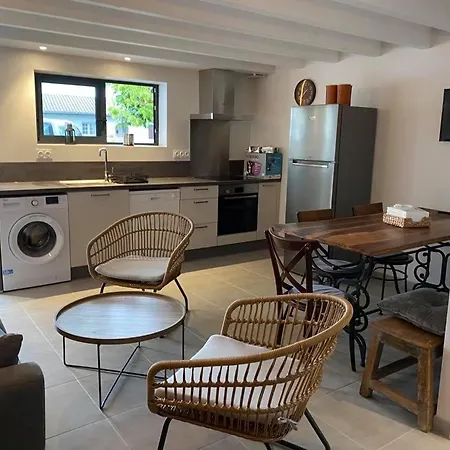 Du Centre Apartment *