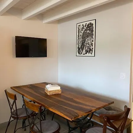 Du Centre Apartment *