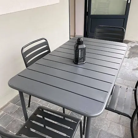 Du Centre Apartment *