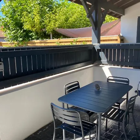 Du Centre Apartment *